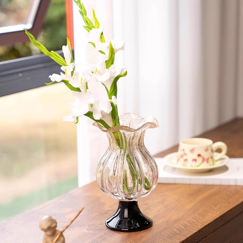 Prabangi aukso dėmėmis vintažinio stiliaus aukšta stiklinė vaza