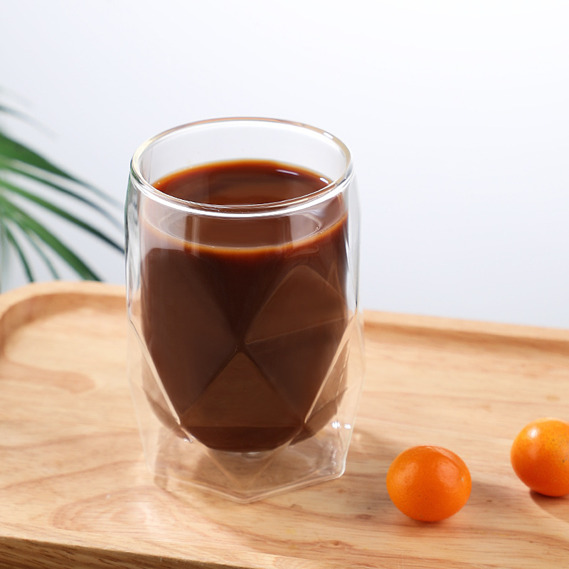 Paprastas karščiui atsparus dvisienis izoliuotas stiklinis puodelis